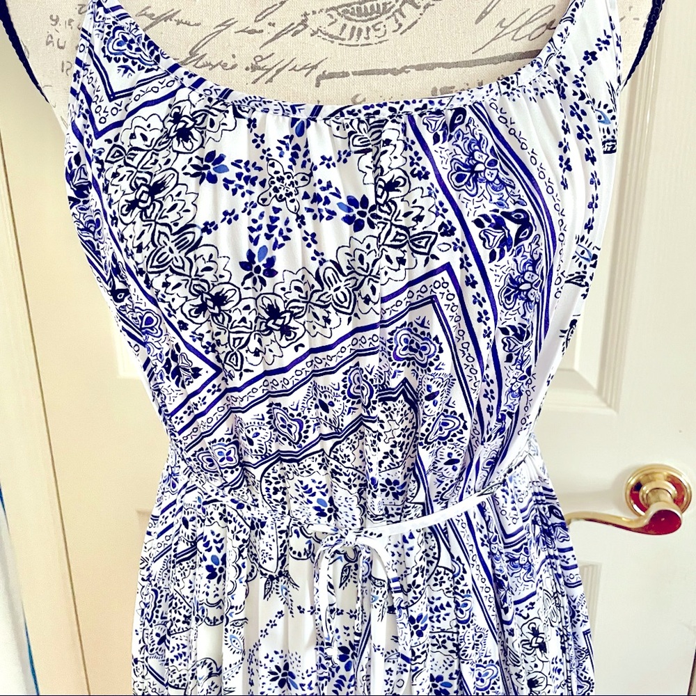 H&M White and summer blue floral dress S paisley